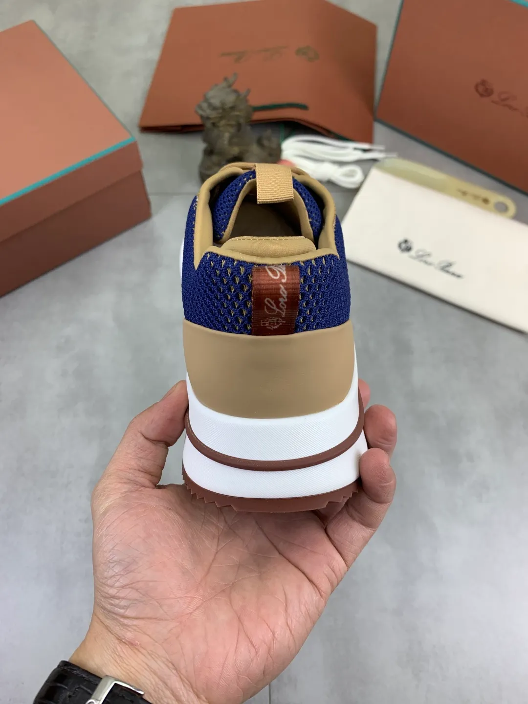 Men's men's shoes 💰P542 New style 💰High quality The latest casual shoes Loro Piana 💯Top grade💯Buy the original copy💯 Founded the existing Loro Piana company on April 24, 1924. The family has been operating for the sixth generation, providing top quality products to customers who are discerning in taste and quality. Imported original fly woven fabrics with cowhide fabric, plain calfskin lining, hand-stitched threads with cowhide feet, original packaging, high-end outsole, size: 38-46, multiple colors available, complete package